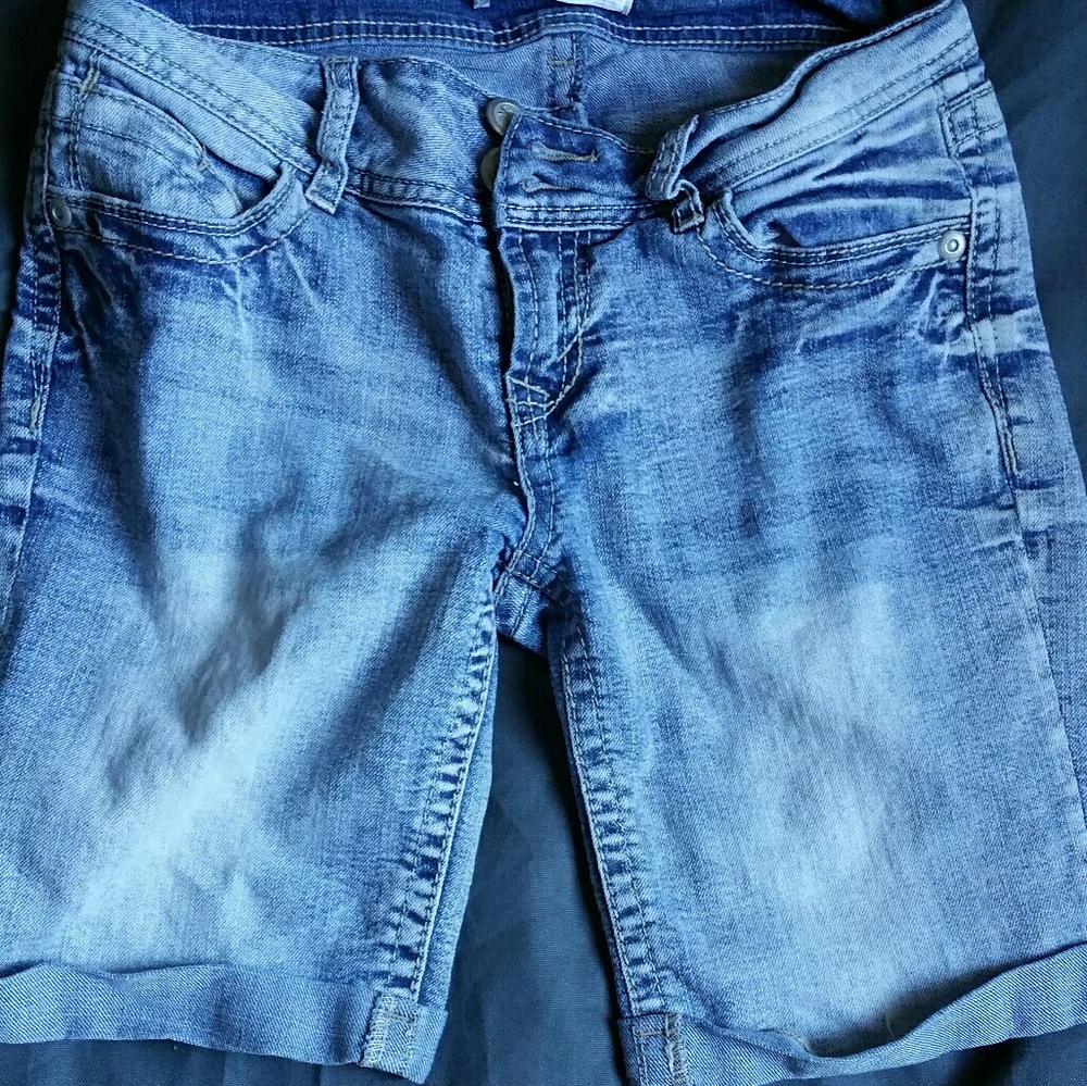 Shorts - Picture 2 of 3